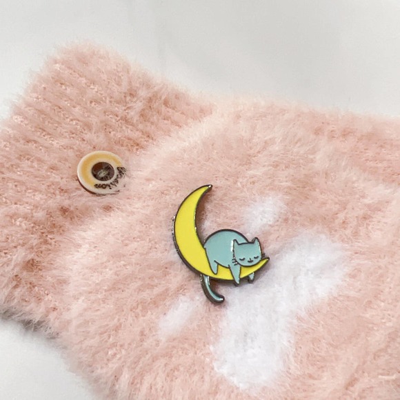 Cat Enamel Pin Napping on the Moon - Picture 5 of 5